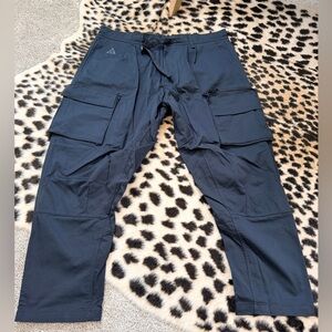 Nike ACG Woven Belted Cargo Pants Men Black
Size XXL
NWT